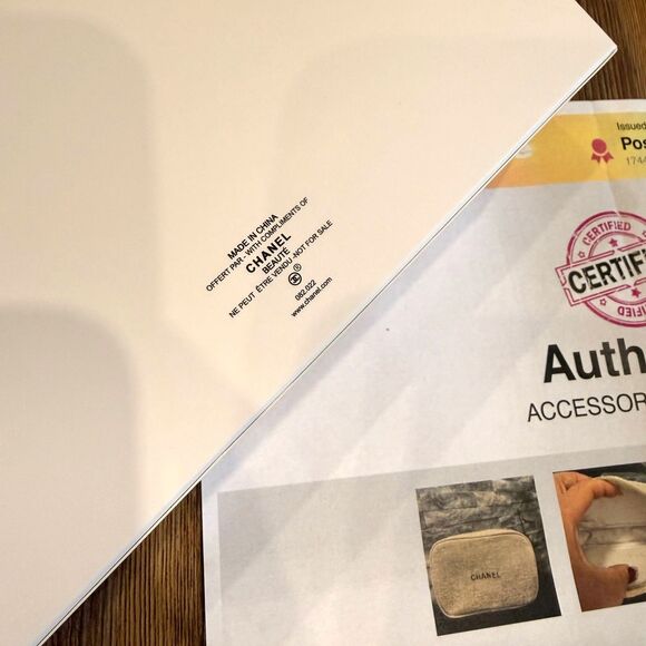 CHANEL Beauté Authentic VIP Makeup Pouch Mini Crossbody Bag w/Gold Chain Strap - Picture 12 of 12